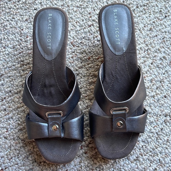 Blake Scott Platform Slides - Picture 5 of 8